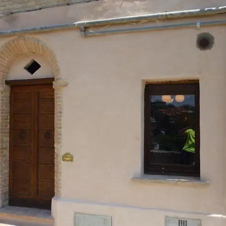 Casa Nel Castello شقة Saltara
